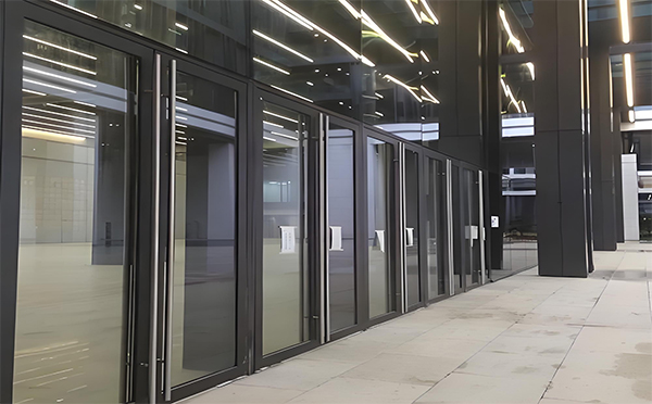 头屯河玻璃地弹门