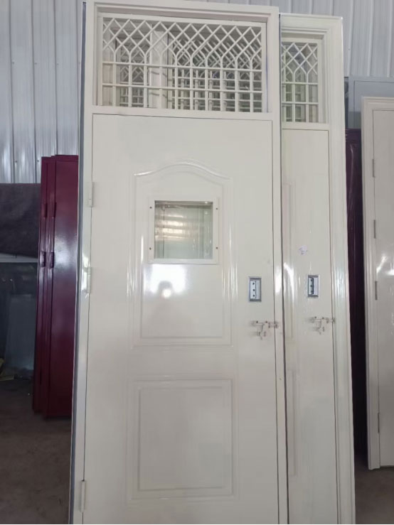 头屯河学校教室门 头屯河学校教室门