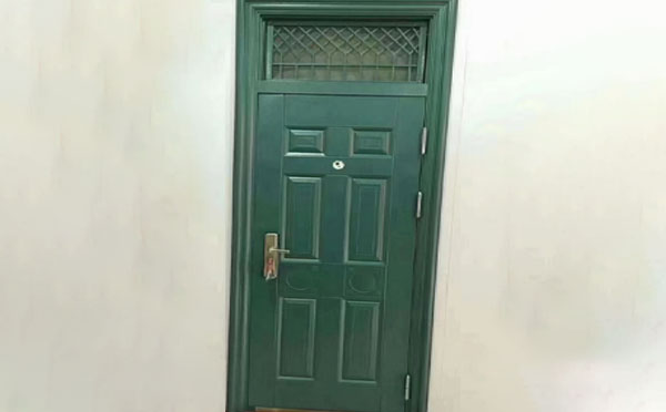 头屯河学校教室门 头屯河学校教室门