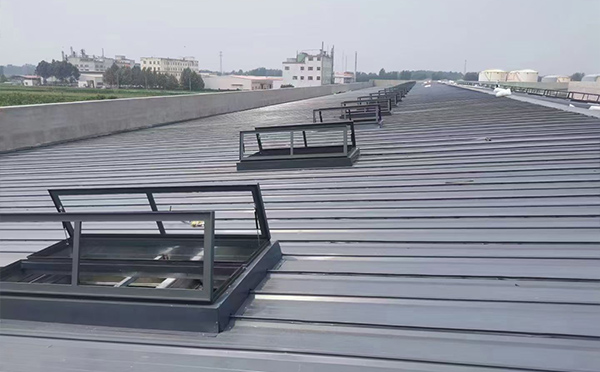 某中学室内体育馆头屯河排烟窗改造项目