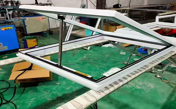 某地下车库出入口头屯河排烟窗配置工程