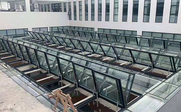 百安科技有限公司近期头屯河排烟窗项目案例分享 百安科技有限公司近期头屯河排烟窗项目案例分享