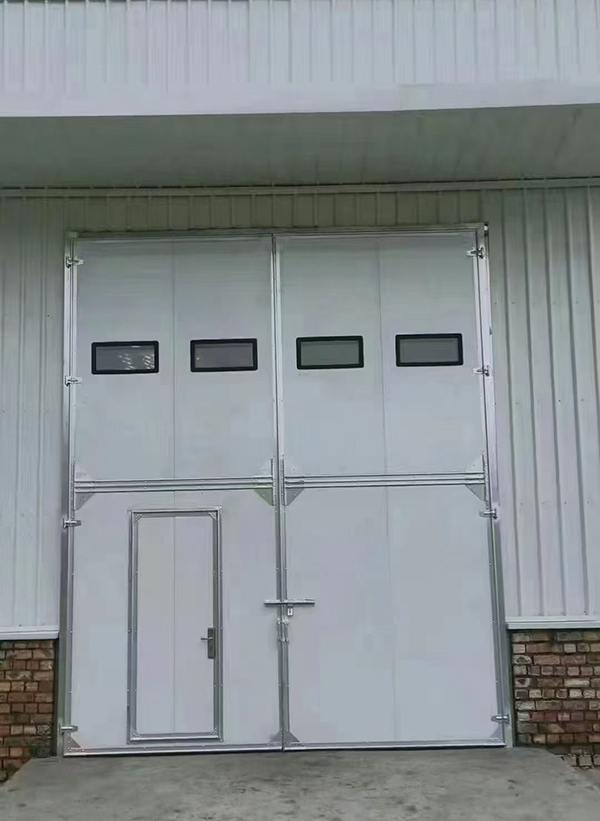 头屯河工业门在设备装配车间出入口的实施记录