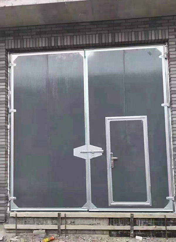 头屯河工业平开门在大型设备制造车间的应用实例